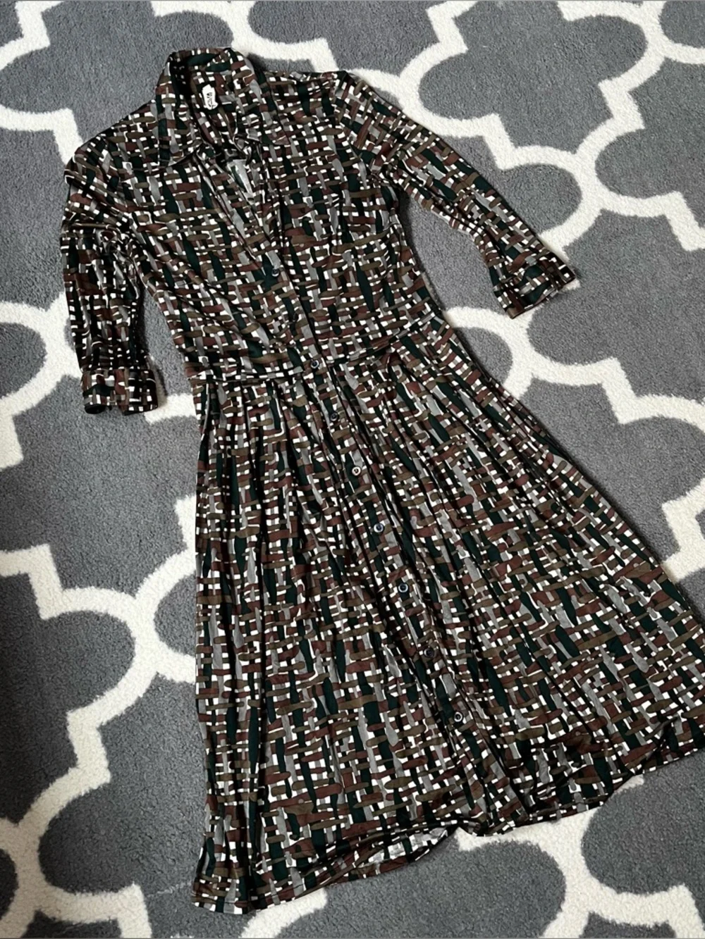 S SUNG Silk Button-Front Geometric Print Dress in Brown, Green & White Medium - Picture 6 of 16